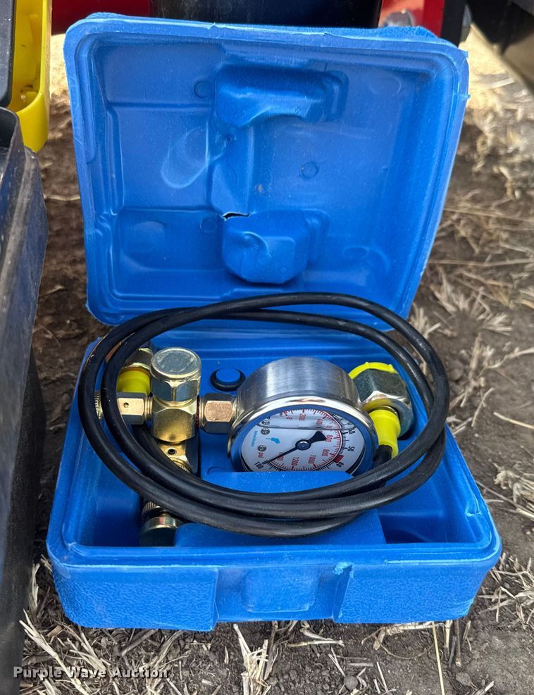 image for item ET4152 Raytree RMH680 skid steer breaker