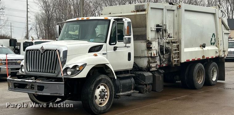 image for item ET6842 2009 International 7400 SBA refuse truck