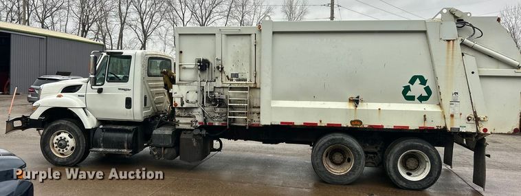 image for item ET6842 2009 International 7400 SBA refuse truck