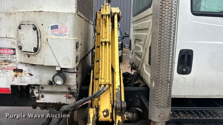 image for item ET6842 2009 International 7400 SBA refuse truck