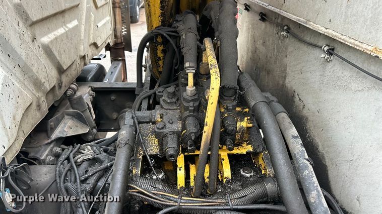 image for item ET6842 2009 International 7400 SBA refuse truck