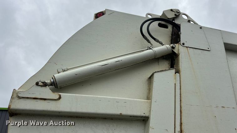 image for item ET6842 2009 International 7400 SBA refuse truck