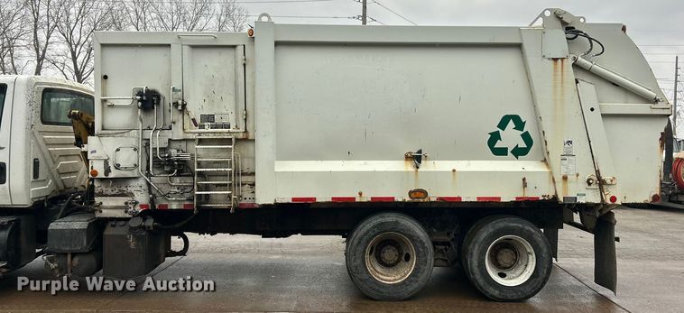 image for item ET6842 2009 International 7400 SBA refuse truck
