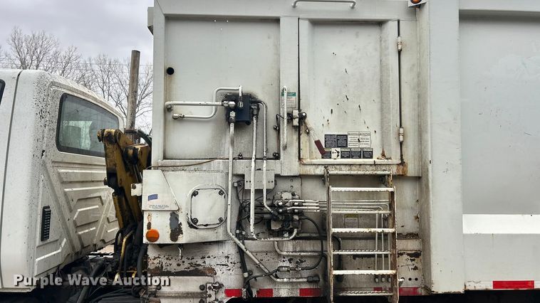 image for item ET6842 2009 International 7400 SBA refuse truck