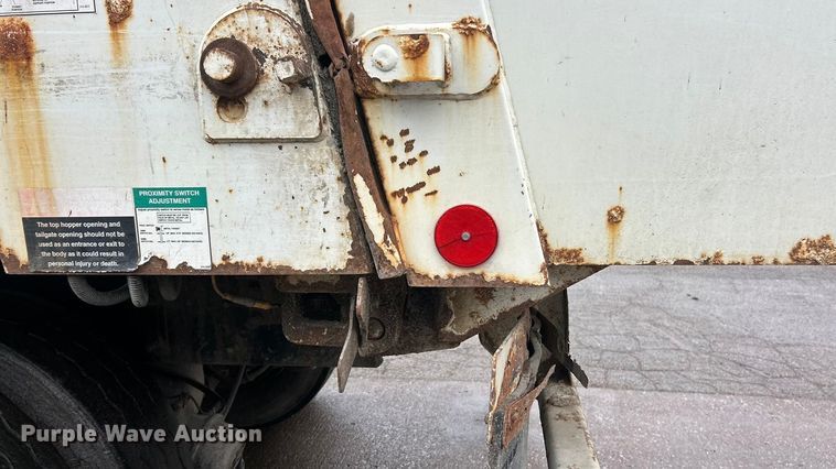 image for item ET6842 2009 International 7400 SBA refuse truck