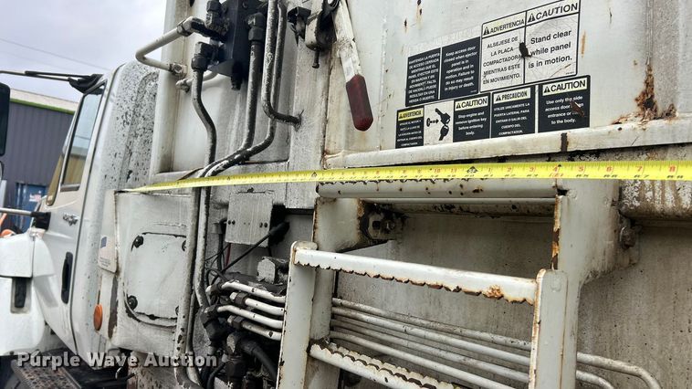 image for item ET6842 2009 International 7400 SBA refuse truck