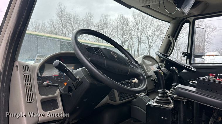 image for item ET6842 2009 International 7400 SBA refuse truck