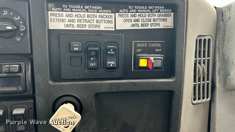 image for item ET6842 2009 International 7400 SBA refuse truck