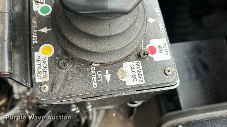 image for item ET6842 2009 International 7400 SBA refuse truck