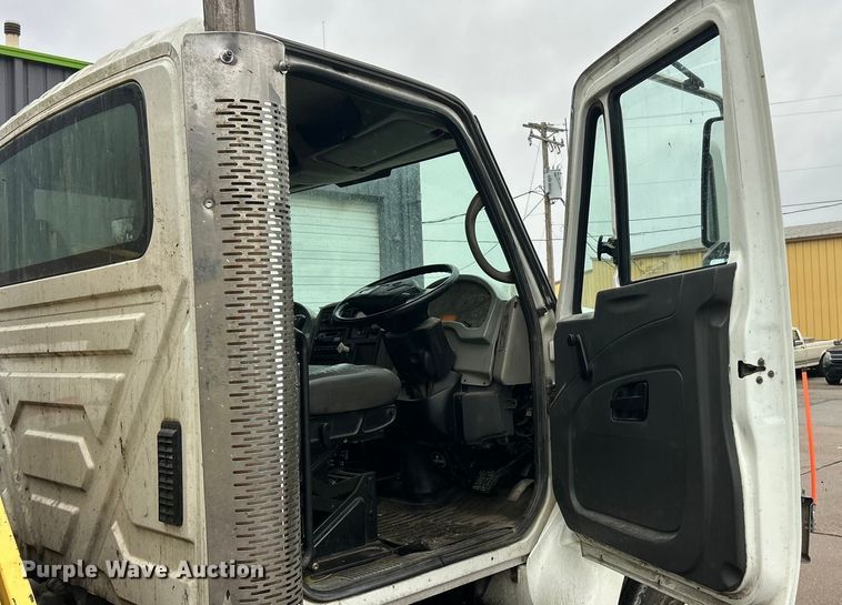 image for item ET6842 2009 International 7400 SBA refuse truck