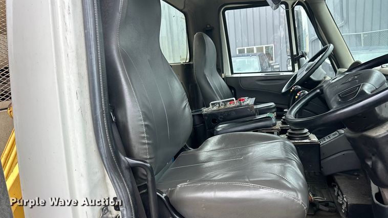 image for item ET6842 2009 International 7400 SBA refuse truck