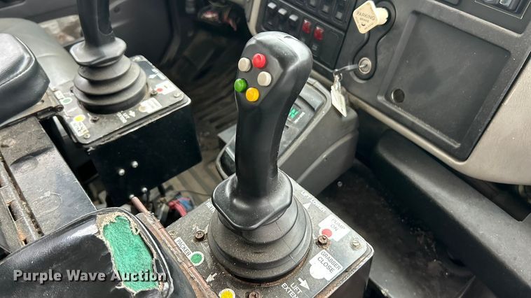 image for item ET6842 2009 International 7400 SBA refuse truck