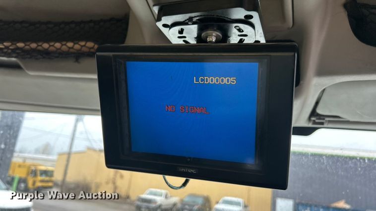 image for item ET6842 2009 International 7400 SBA refuse truck