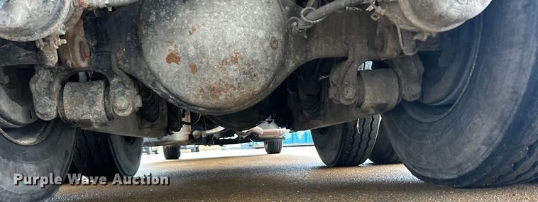 image for item ET6842 2009 International 7400 SBA refuse truck