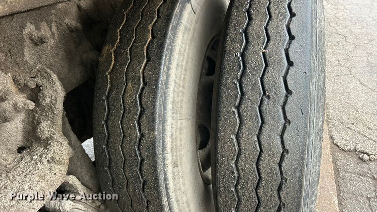 image for item ET6842 2009 International 7400 SBA refuse truck