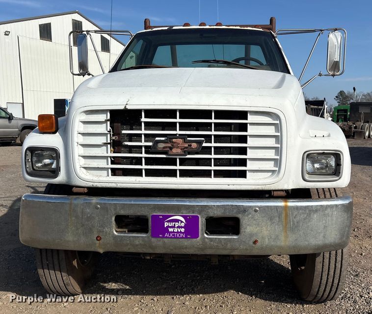 image for item ET7481 2000 Chevrolet C7500 winch truck
