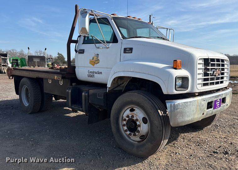 image for item ET7481 2000 Chevrolet C7500 winch truck