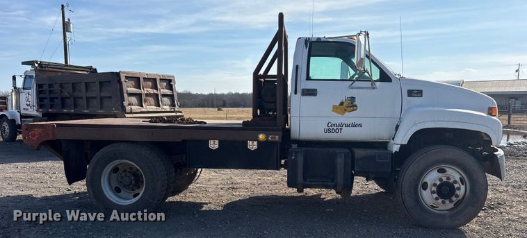 image for item ET7481 2000 Chevrolet C7500 winch truck