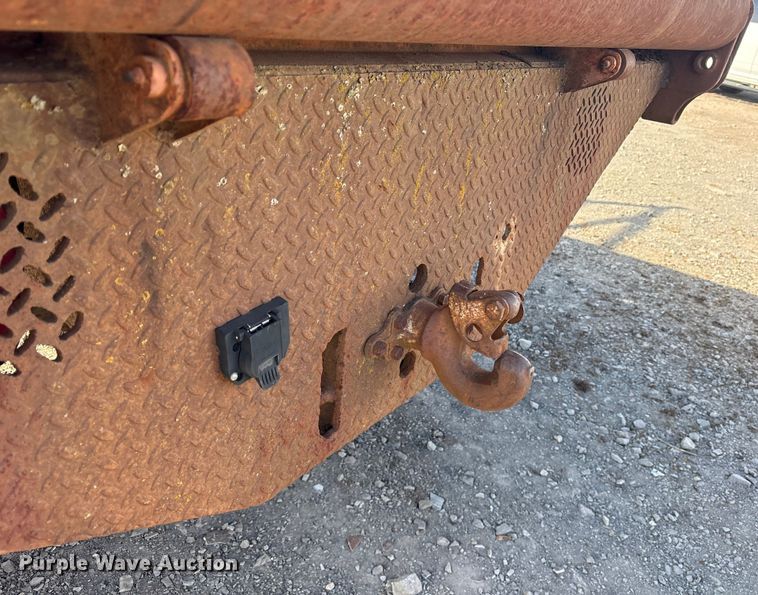 image for item ET7481 2000 Chevrolet C7500 winch truck