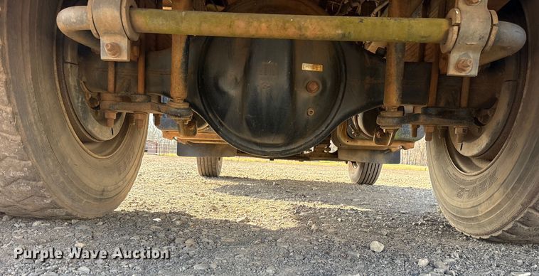 image for item ET7481 2000 Chevrolet C7500 winch truck