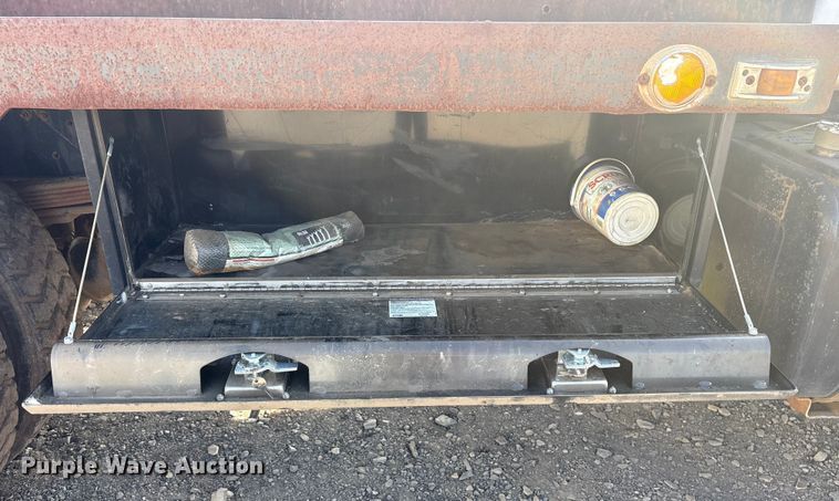 image for item ET7481 2000 Chevrolet C7500 winch truck