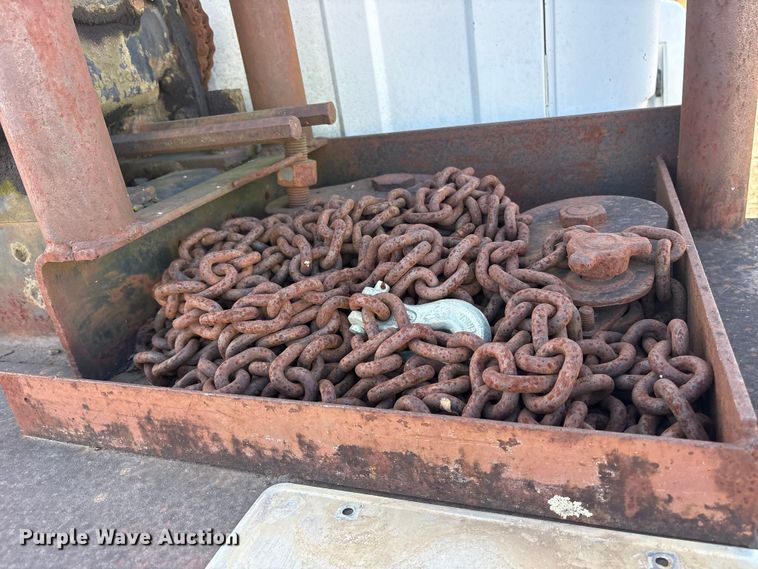 image for item ET7481 2000 Chevrolet C7500 winch truck