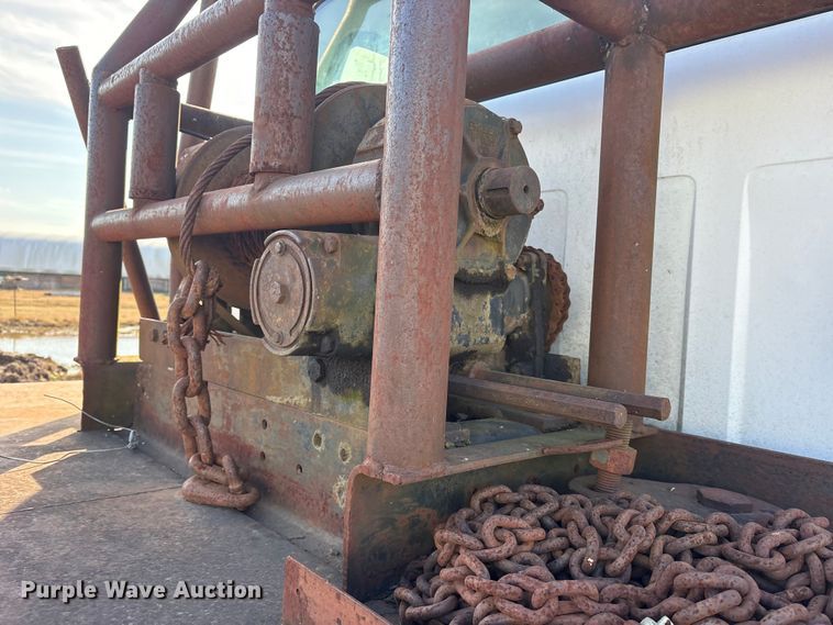 image for item ET7481 2000 Chevrolet C7500 winch truck