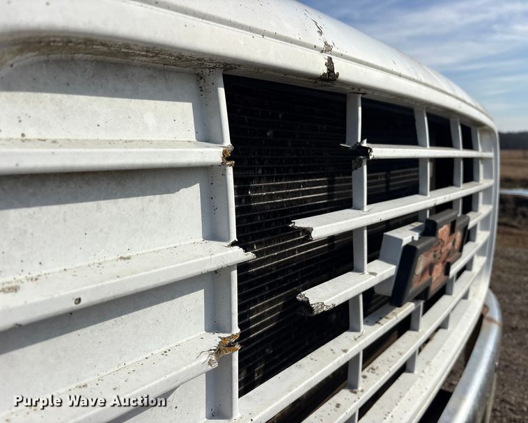 image for item ET7481 2000 Chevrolet C7500 winch truck