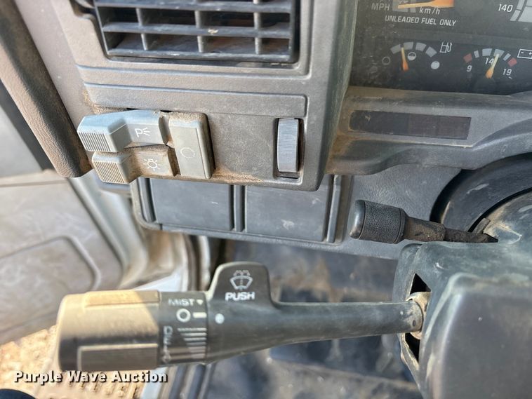 image for item ET7481 2000 Chevrolet C7500 winch truck