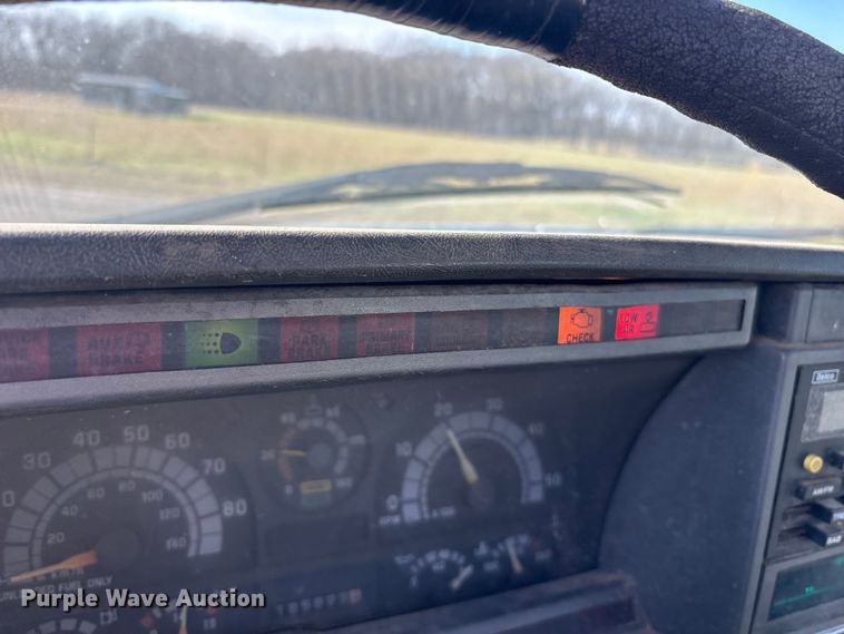 image for item ET7481 2000 Chevrolet C7500 winch truck