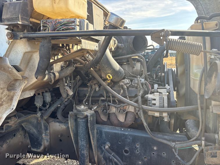 image for item ET7481 2000 Chevrolet C7500 winch truck