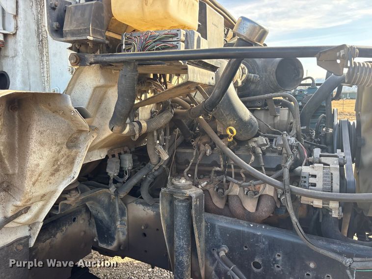 image for item ET7481 2000 Chevrolet C7500 winch truck