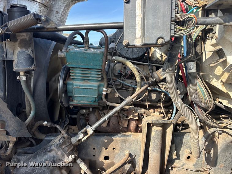 image for item ET7481 2000 Chevrolet C7500 winch truck