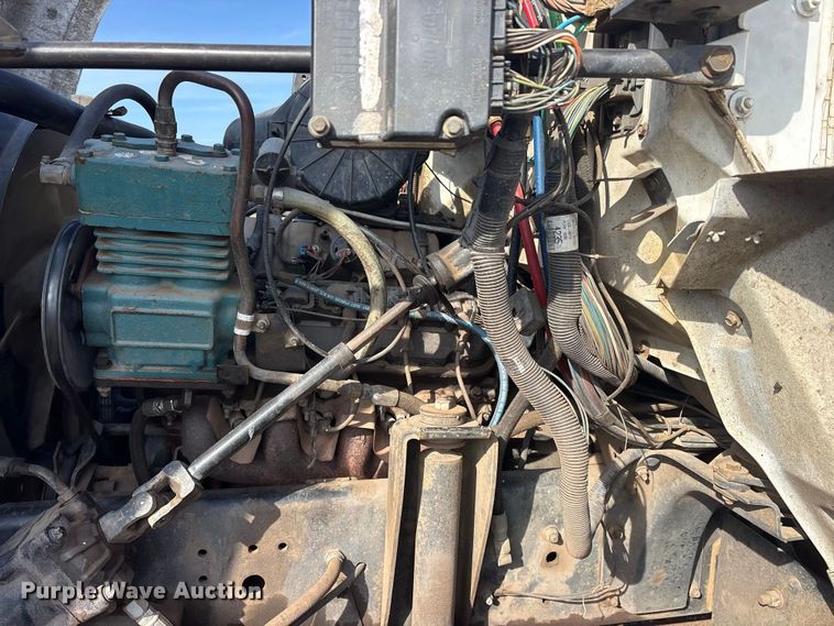 image for item ET7481 2000 Chevrolet C7500 winch truck