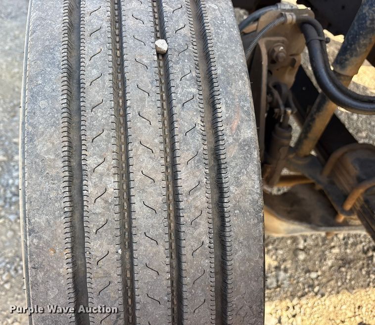 image for item ET7481 2000 Chevrolet C7500 winch truck