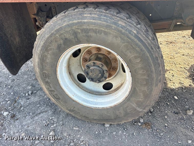 image for item ET7481 2000 Chevrolet C7500 winch truck