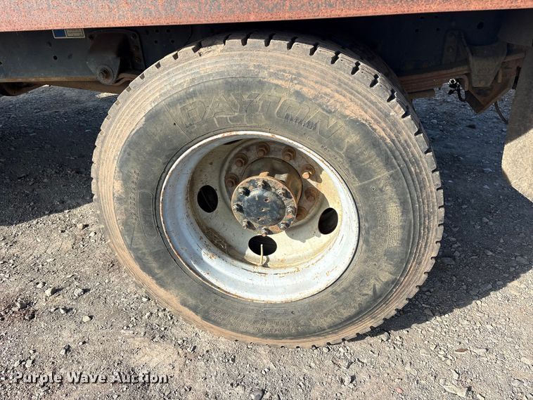 image for item ET7481 2000 Chevrolet C7500 winch truck