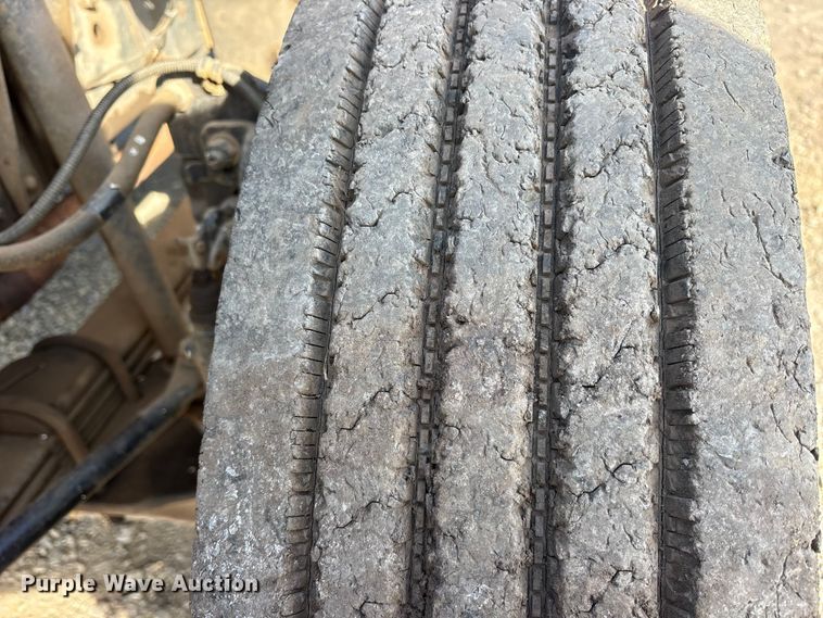 image for item ET7481 2000 Chevrolet C7500 winch truck