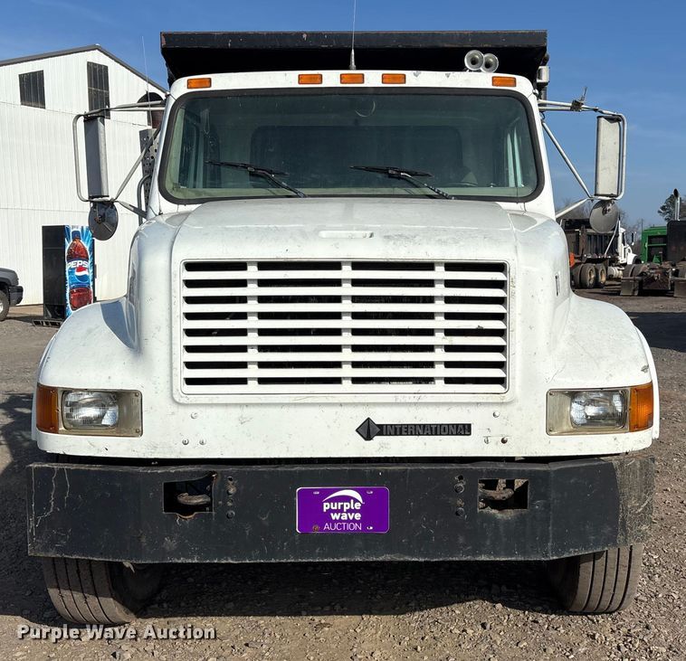 image for item ET7482 2000 International 4900 Dump truck