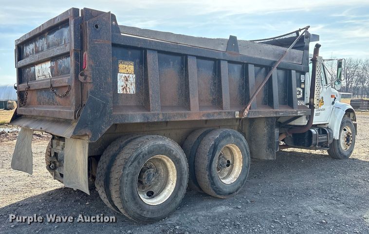 image for item ET7482 2000 International 4900 Dump truck