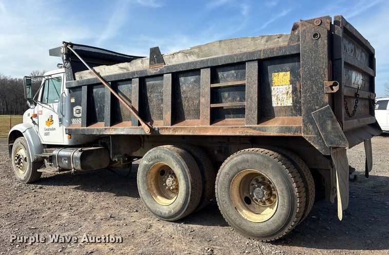 image for item ET7482 2000 International 4900 Dump truck