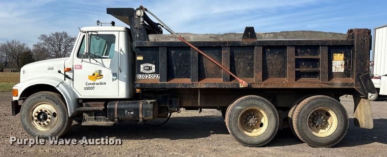 image for item ET7482 2000 International 4900 Dump truck