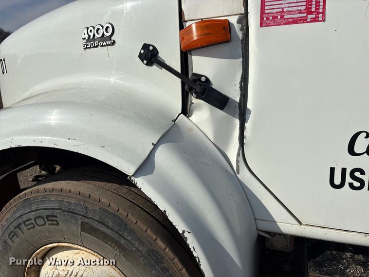 image for item ET7482 2000 International 4900 Dump truck