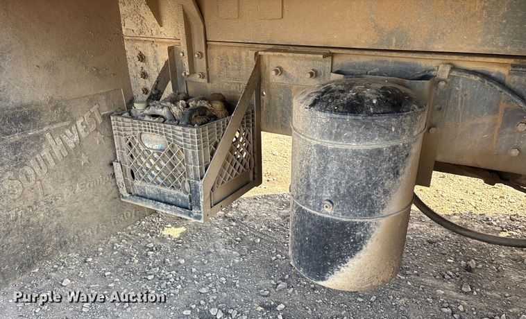 image for item ET7482 2000 International 4900 Dump truck