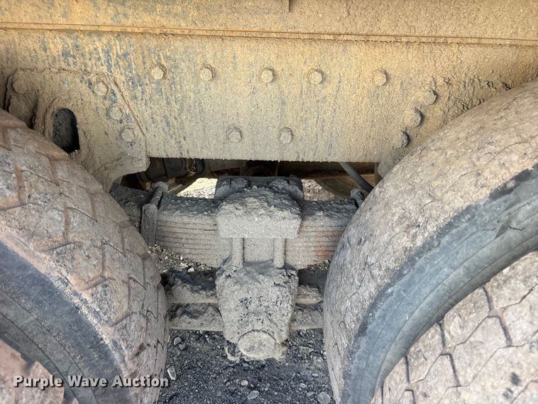 image for item ET7482 2000 International 4900 Dump truck