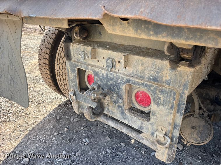 image for item ET7482 2000 International 4900 Dump truck