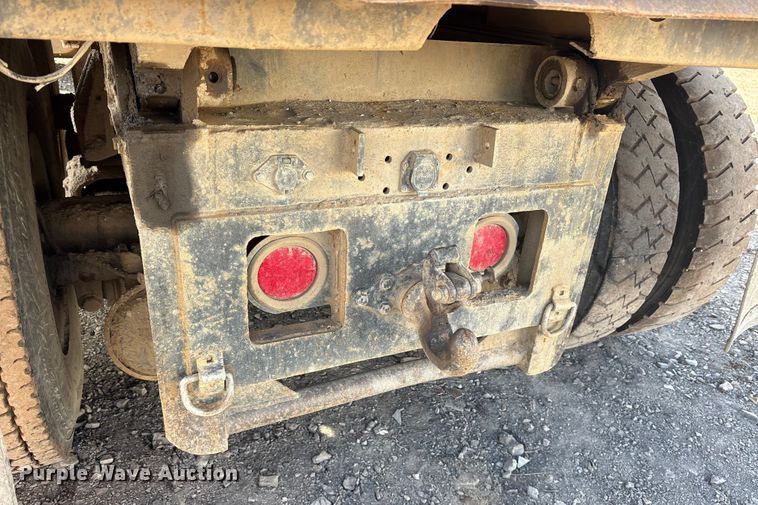 image for item ET7482 2000 International 4900 Dump truck