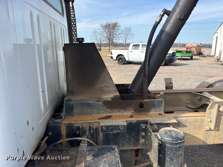 image for item ET7482 2000 International 4900 Dump truck