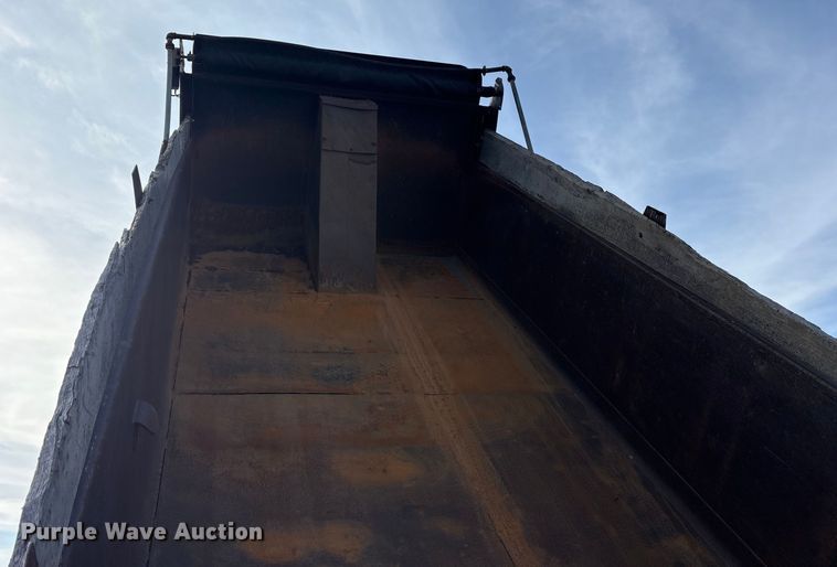 image for item ET7482 2000 International 4900 Dump truck