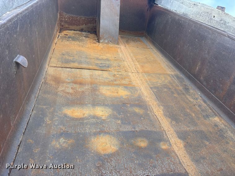 image for item ET7482 2000 International 4900 Dump truck